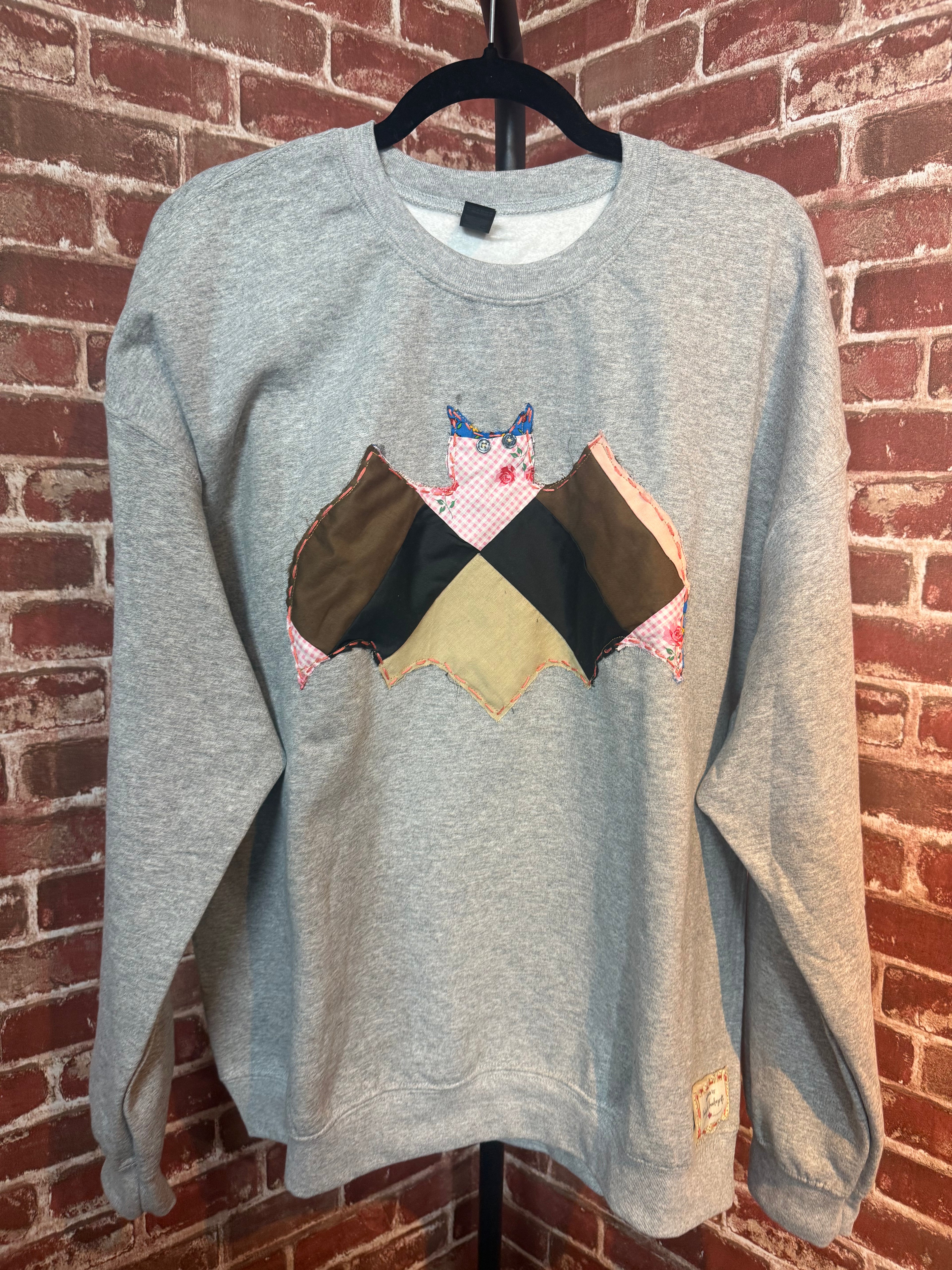 Quilted Bat Sweatshirt, Grey -XLarge